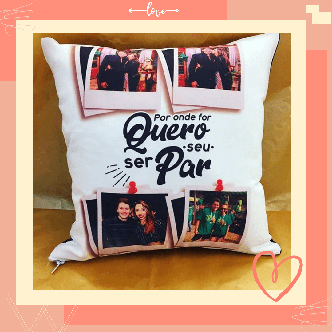 almofada personalizada com fotos de um casal de apaixonados