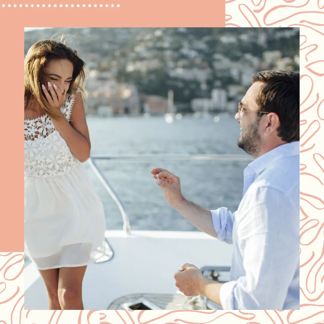 pedido de casamento com anel de noivado em uma viagem de barco