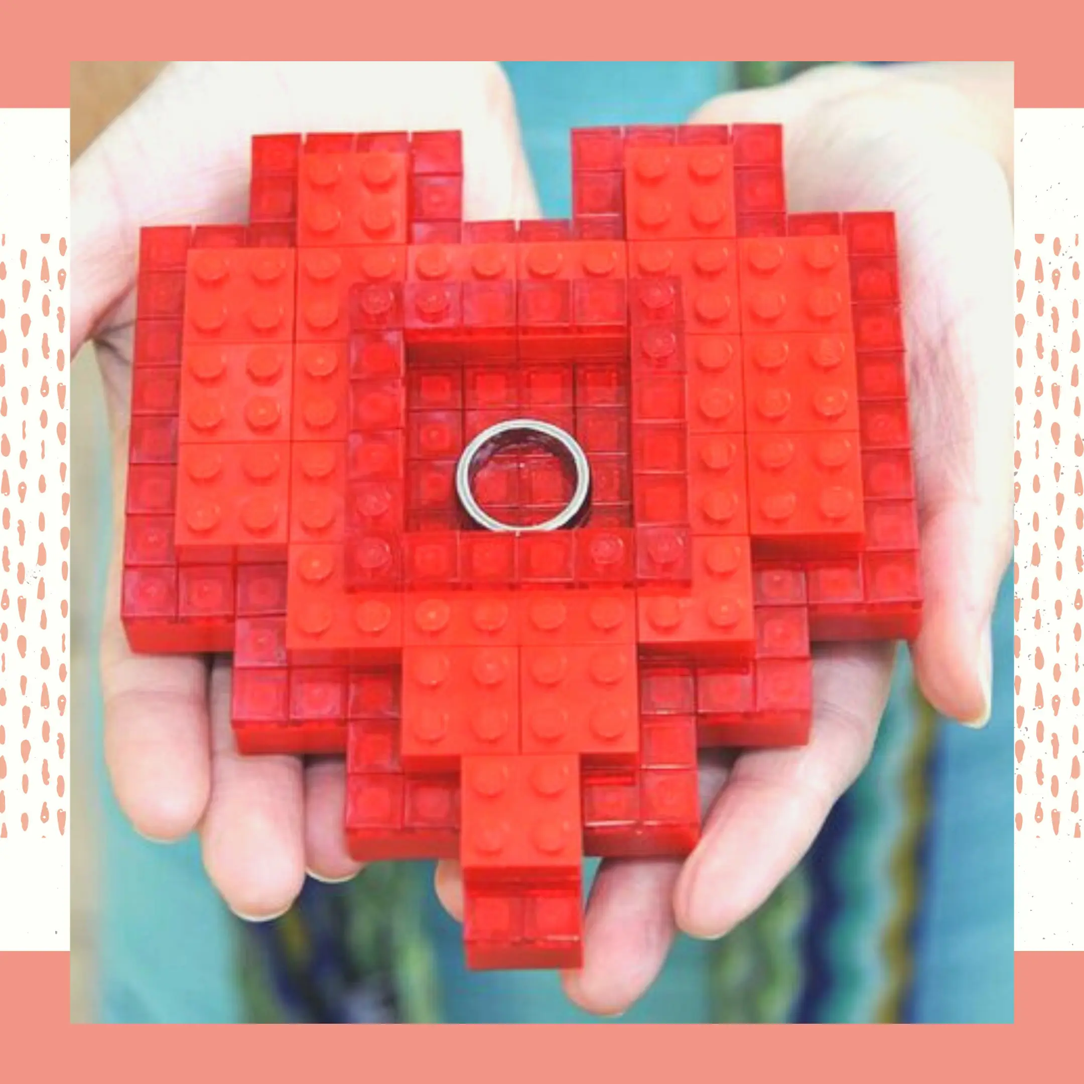 Porta aliança feito com lego na cor vermelha em formato de coração