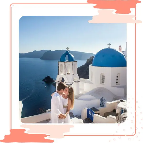 casal apaixonado em Santorini Grécia