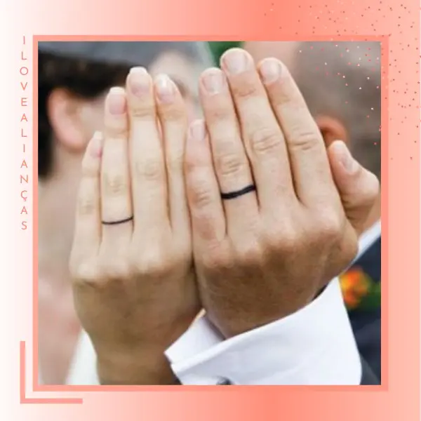 tatuagem de aliança nos dedos