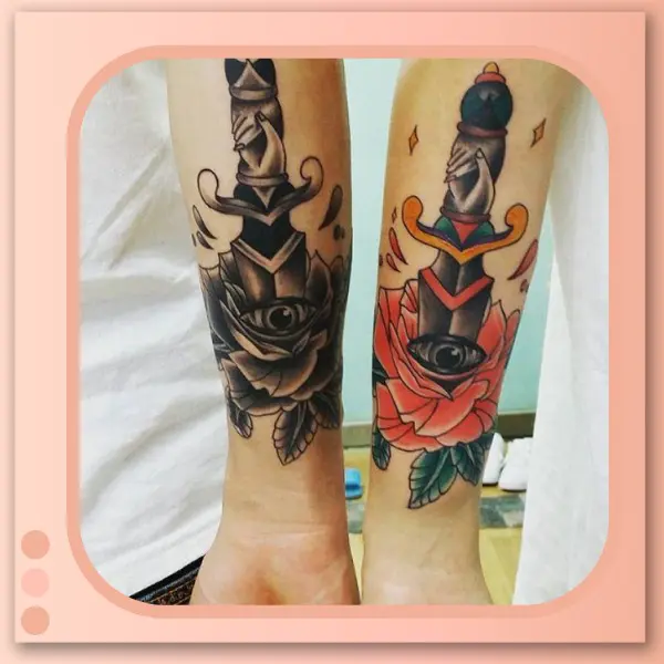 tatuagem para casal espadas no braço
