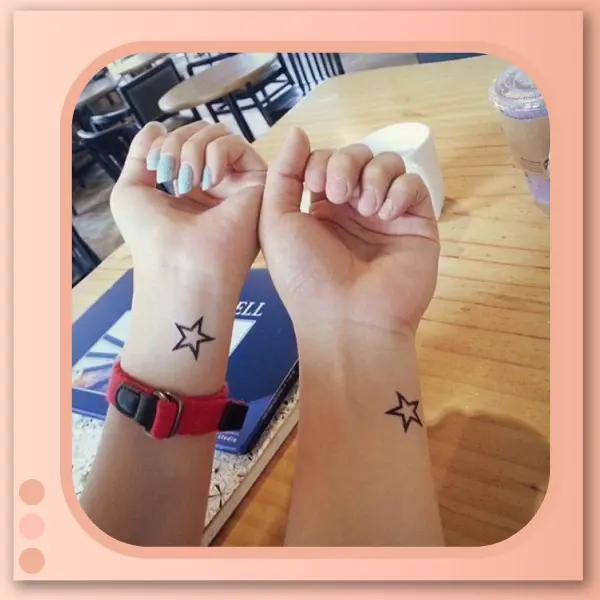 tatuagem de estrela para casal