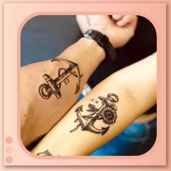 Tatuagem Âncora e Letra casal