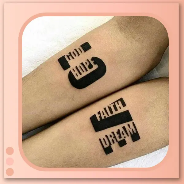 tatuagem de casal LOVE
