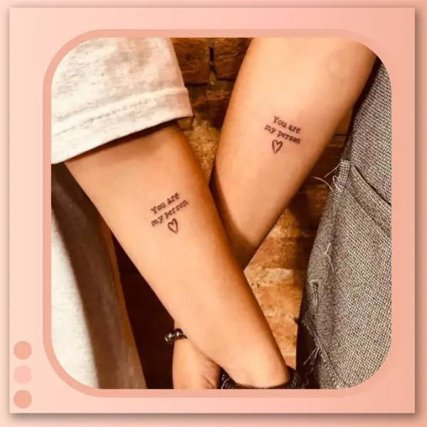 tatuagem com frase de serie para casal
