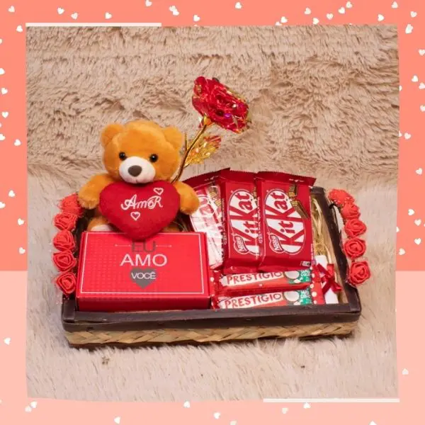 cesta com chocolate e urso para pedido de namoro
