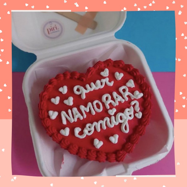 mini bolo vermelho com pedido de namoro