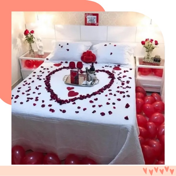 cama branca com petalas de flores vermelhas surpresa namorada