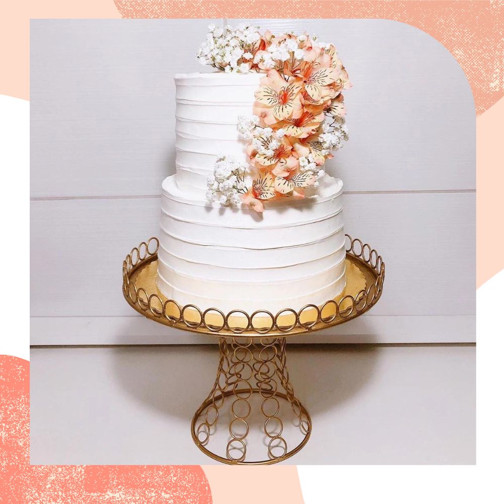 bolo de casamento 2 andares decorado com flores