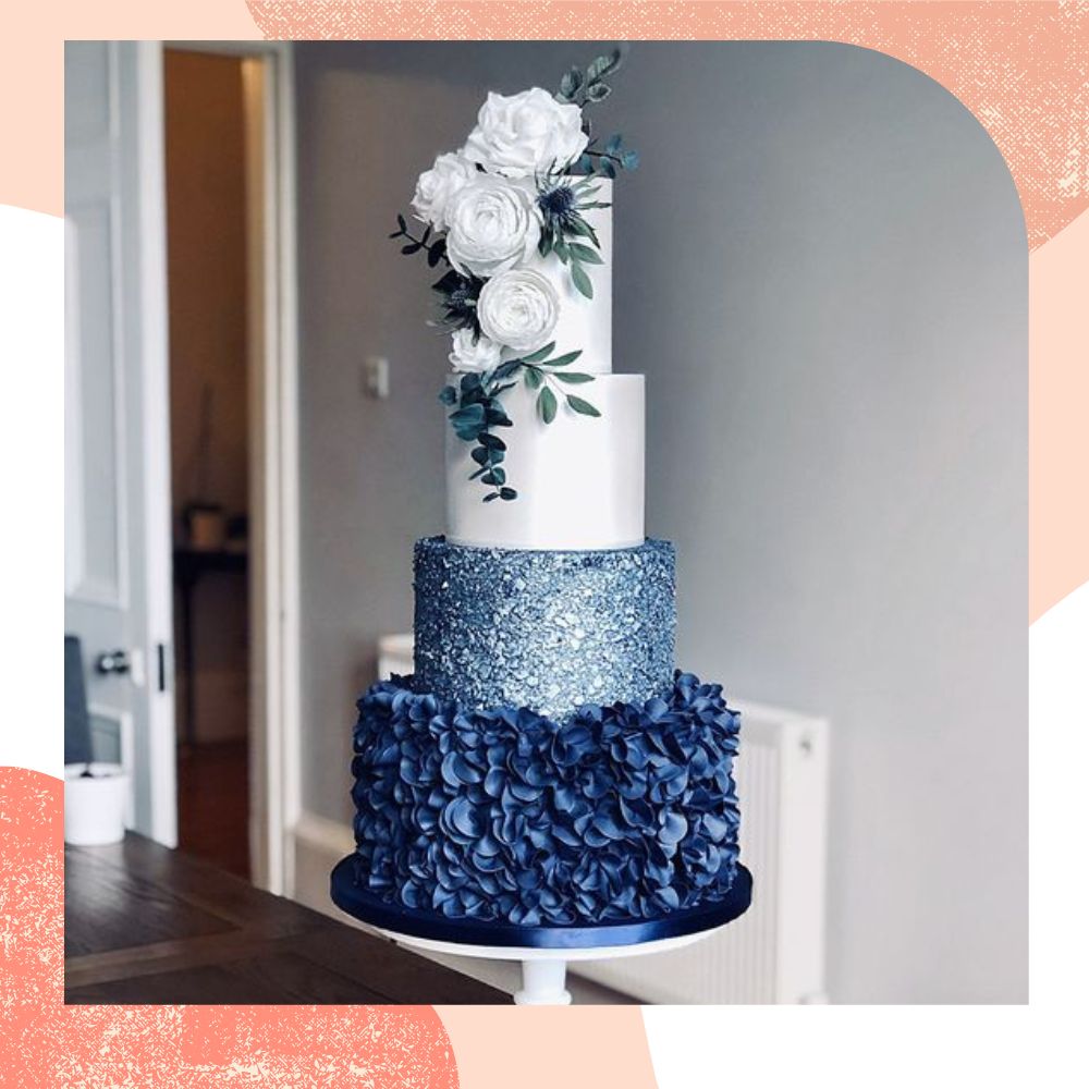 bolo de casamento azul e branco 4 andares