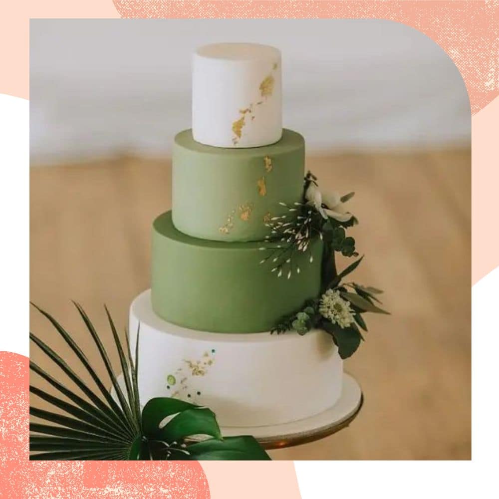 bolo de casamento branco e verde 4 andares