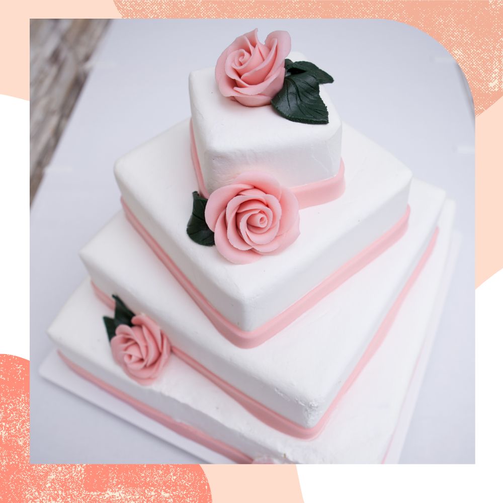 bolo de casamento quadrado com rosas
