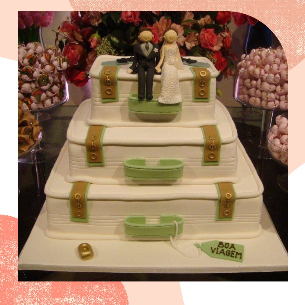 bolo de casamento quadrado em formato de mala