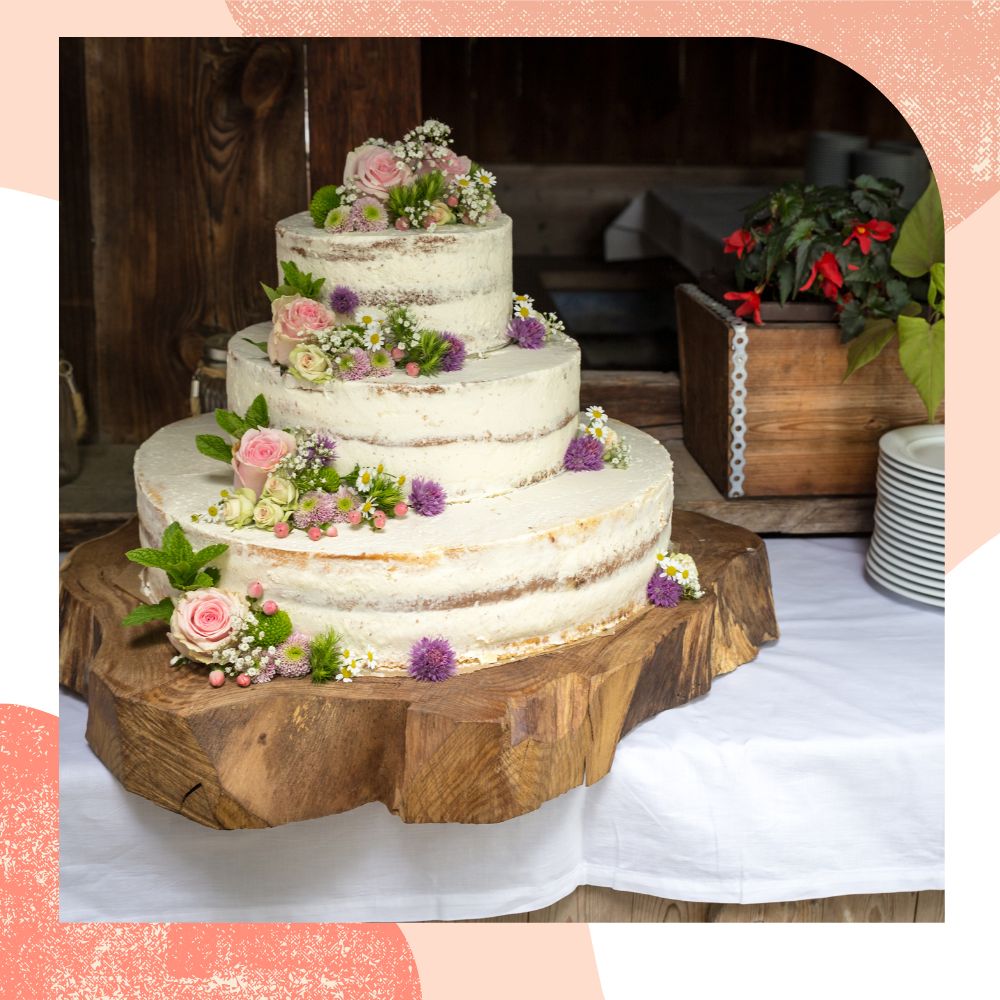 bolo de casamento rústico 3 andares com flores