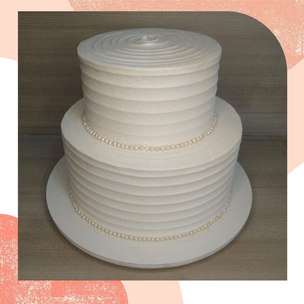 bolo de casamento simples de dois andares branco