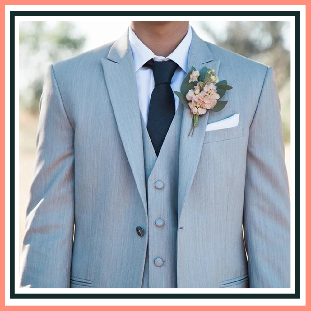 terno para noivo com ramalhete de flores no paleto
