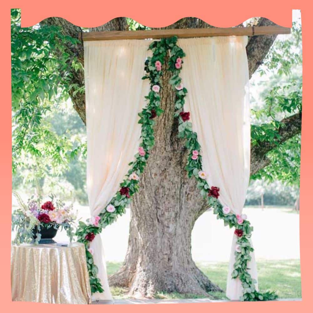 decoração de casamento simples cortina em árvore