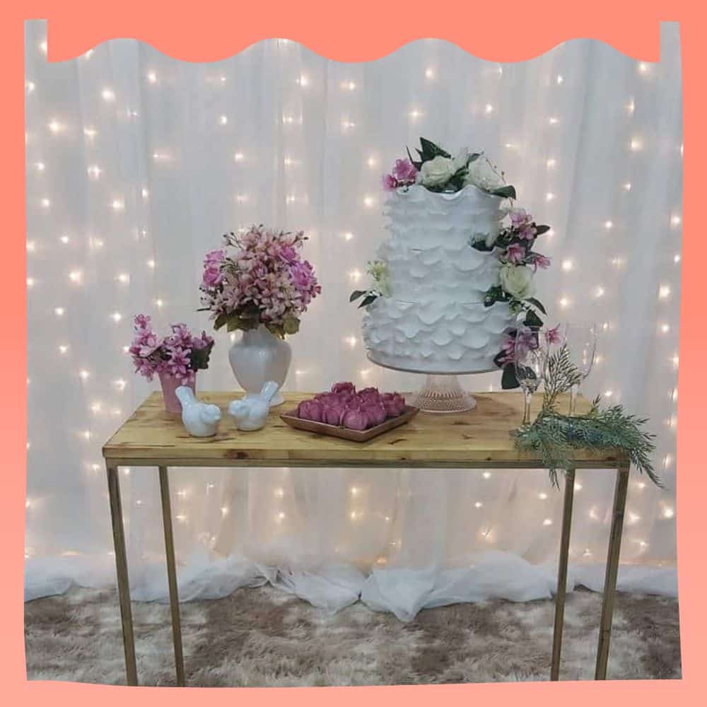 mesa pequena e simples para bolo de casamento