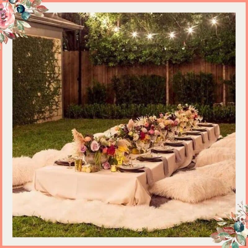 mini wedding no jardim de casa com pufs brancos