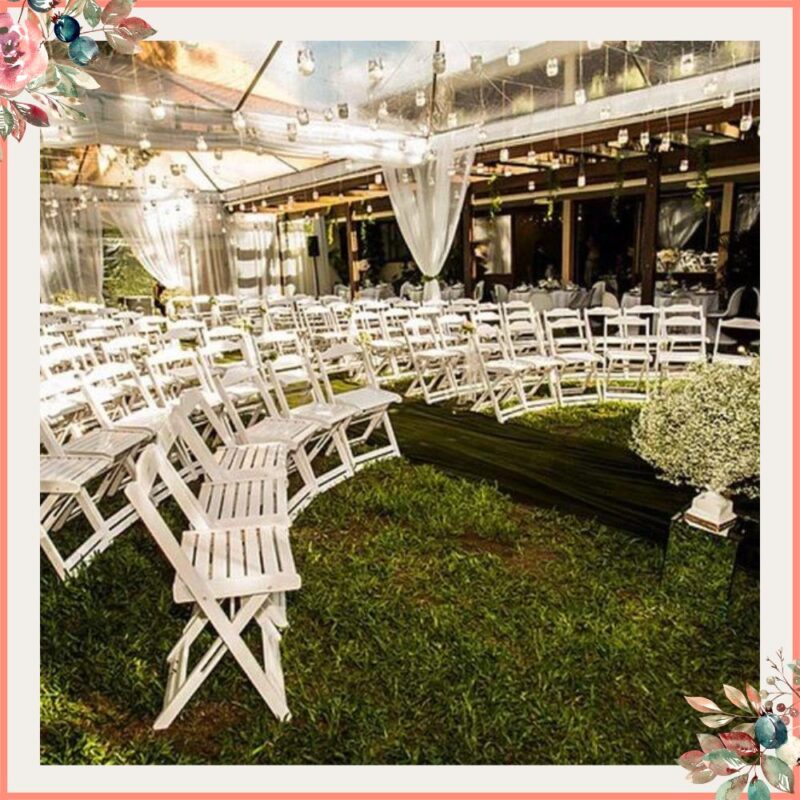 pre wedding em jardim com cadeiras brancas