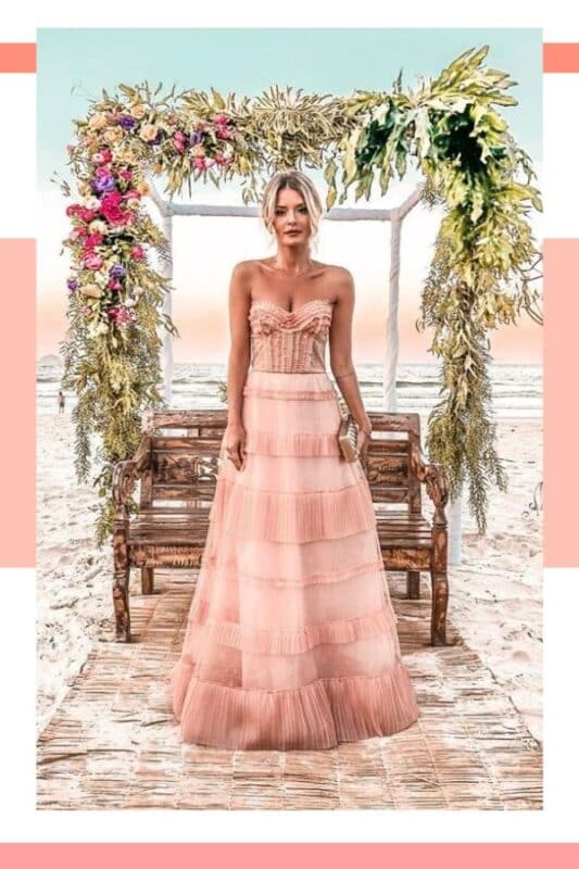 vestido de noiva rosa casamento na praia