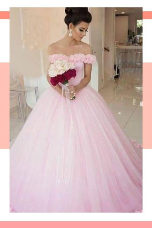 vestido de noiva rosa claro estilo princesa