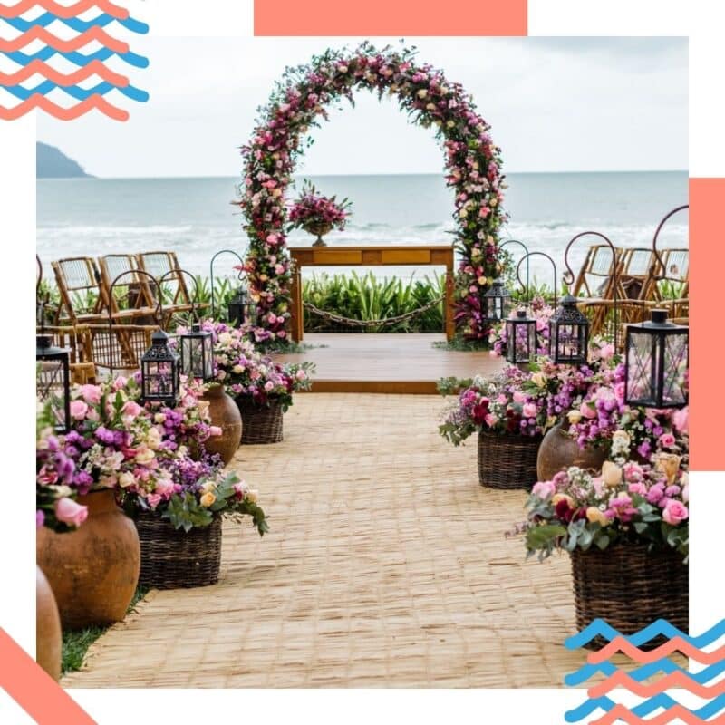 decoração de casamento na praia arco e flores