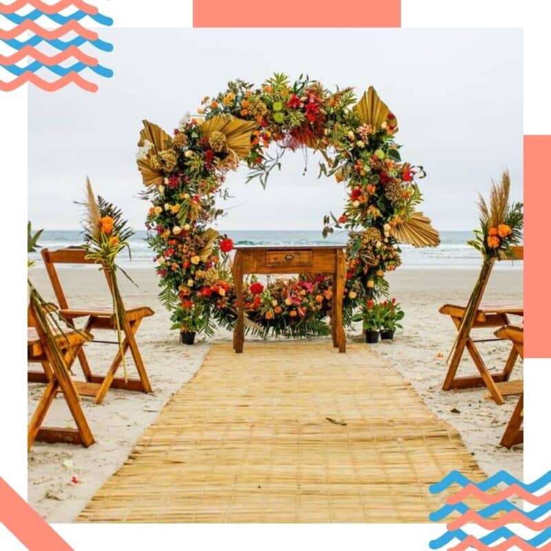 decoração de casamento na praia arco redondo flores