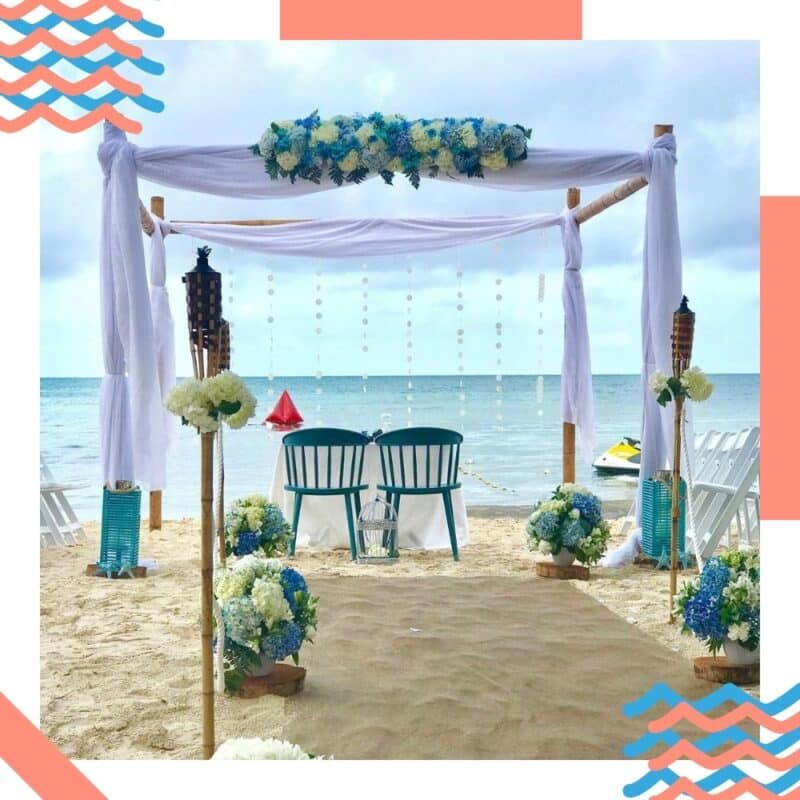 decoração de casamento na praia branco e azul
