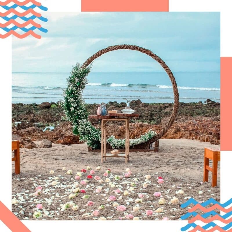 decoração de casamento na praia com altar redondo minimalista