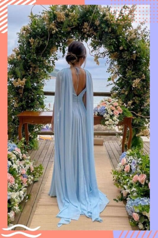 vestido de noiva azul claro com tecido comprido