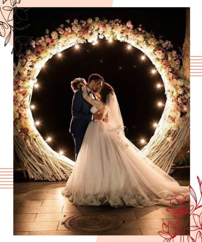 arco de flores com luzes para casamento