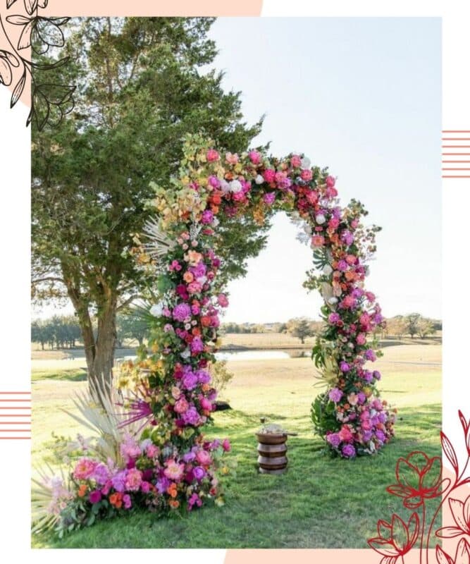 arco de flores para casamento rosa vibrante