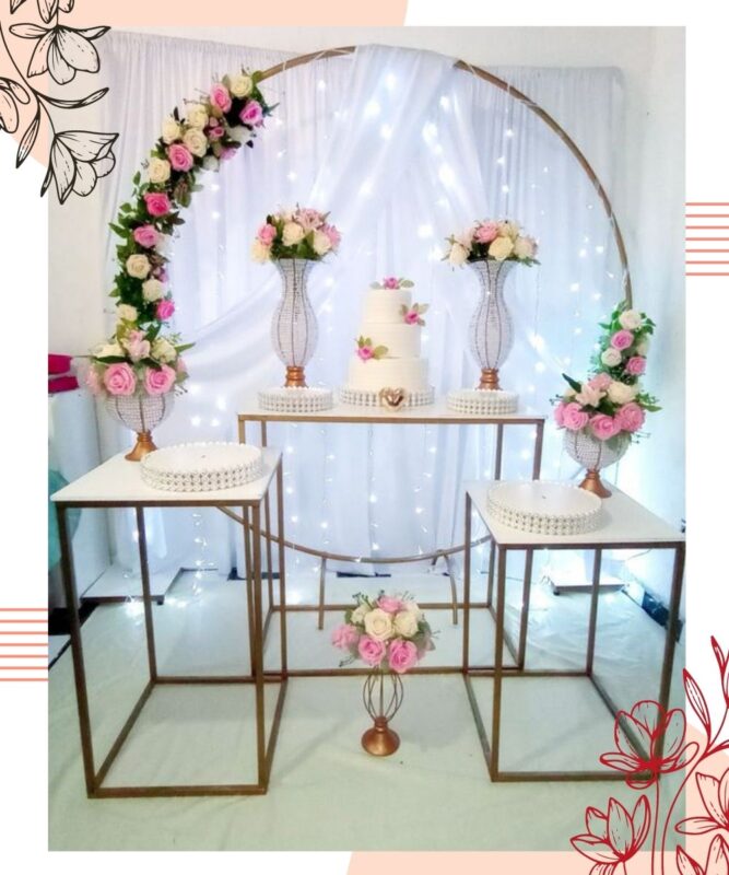arco de flores redondo mesa do bolo casamento