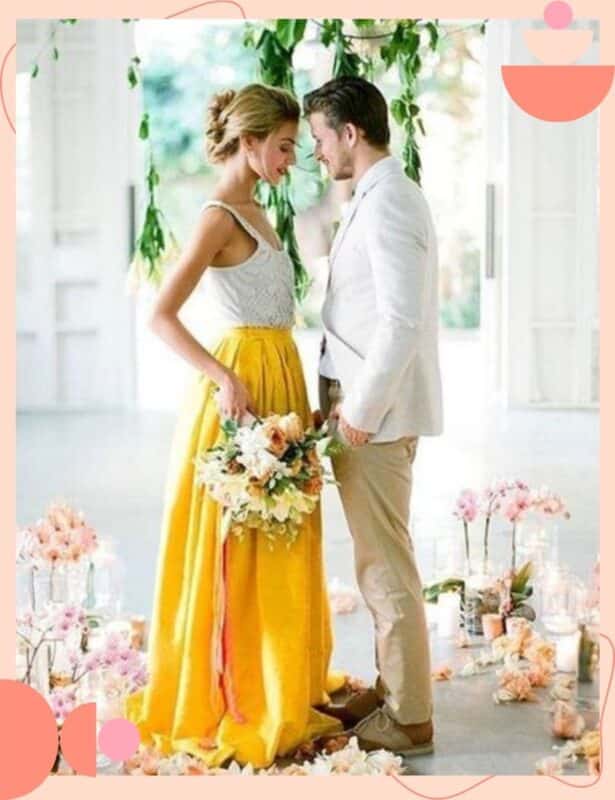 vestido de noiva colorido simples branco e amarelo