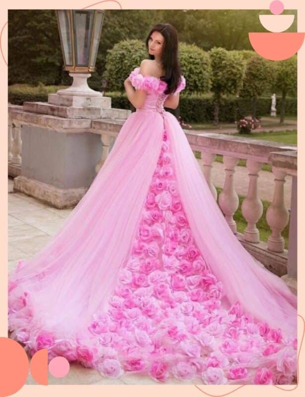 vestido de noiva rosa com flores