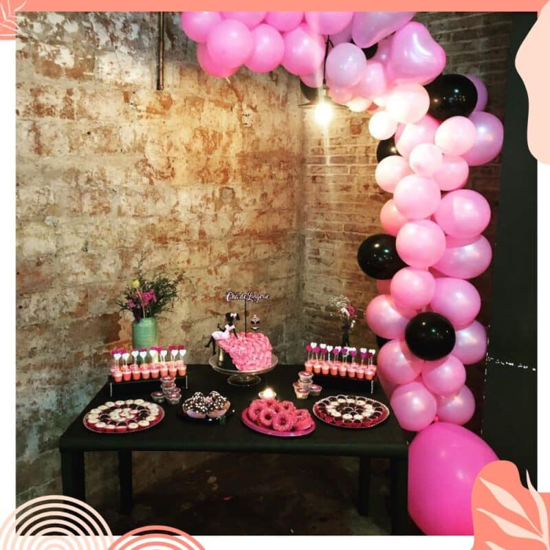 decoração chá de lingerie com balões rosa